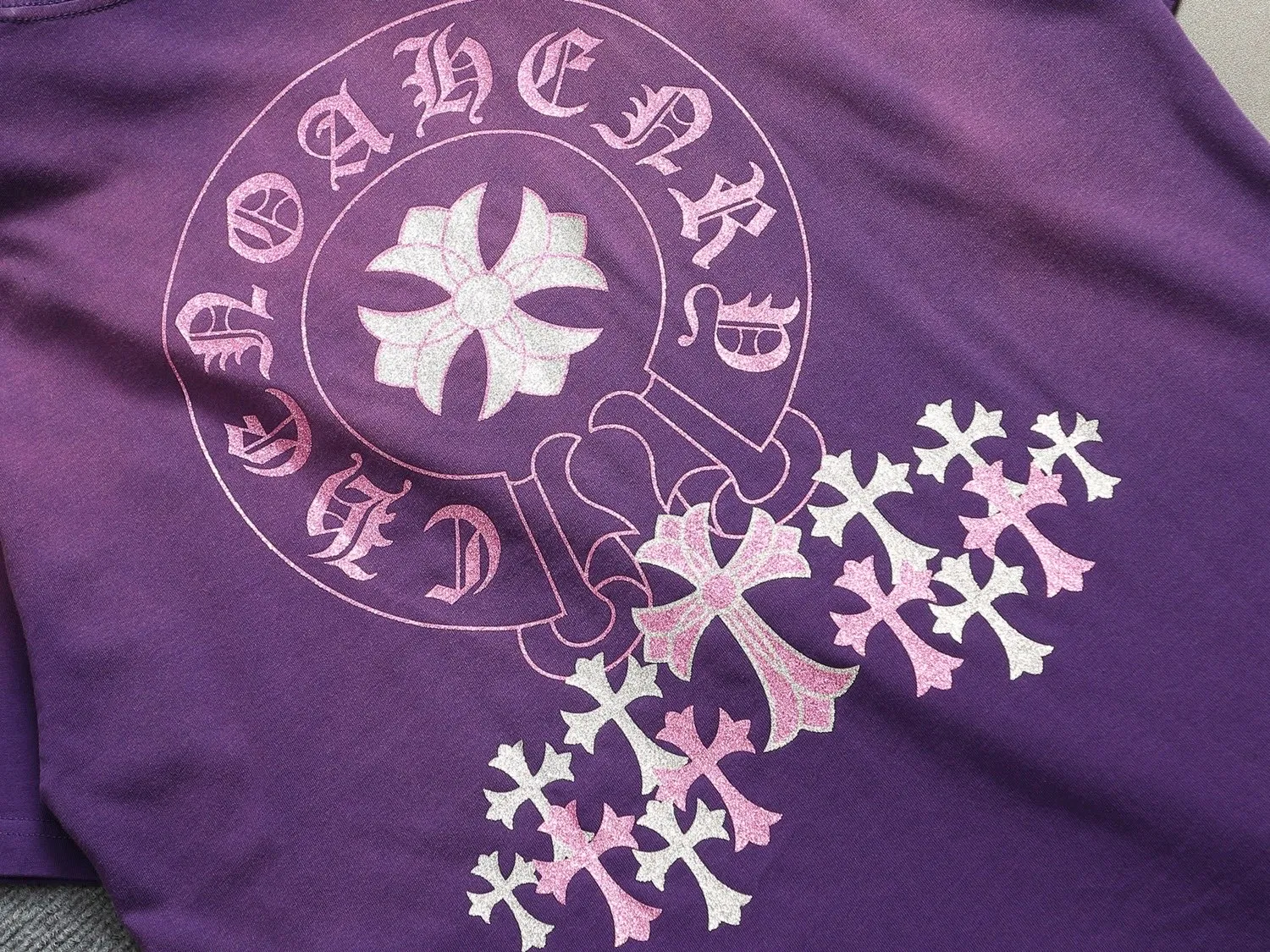 🅿️220 Chrome hearts ch Chrome hearts cross pink hot diamond short-sleeved t-shirt. Advanced tie-dye technology. Large version. Loose and stylish. Low version, slim and long version with upper body and raised hips. 100% commitment: top quality, not fast food. The highest version on the market. Top quality, 320 grams. 26 custom-dyed double yarn cotton, same style for men and women, complete with three standards. Color: Six colors available, available to the public. Size: XS-L. Size chart: